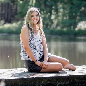 Meet your Posher, Mia